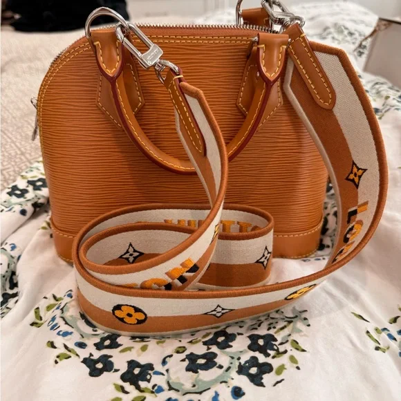 Louis Vuitton Alma BB Epi Leather - Picture 3 of 11